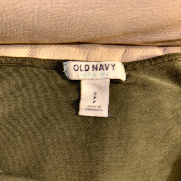 Green Sweater - Picture 5 of 5